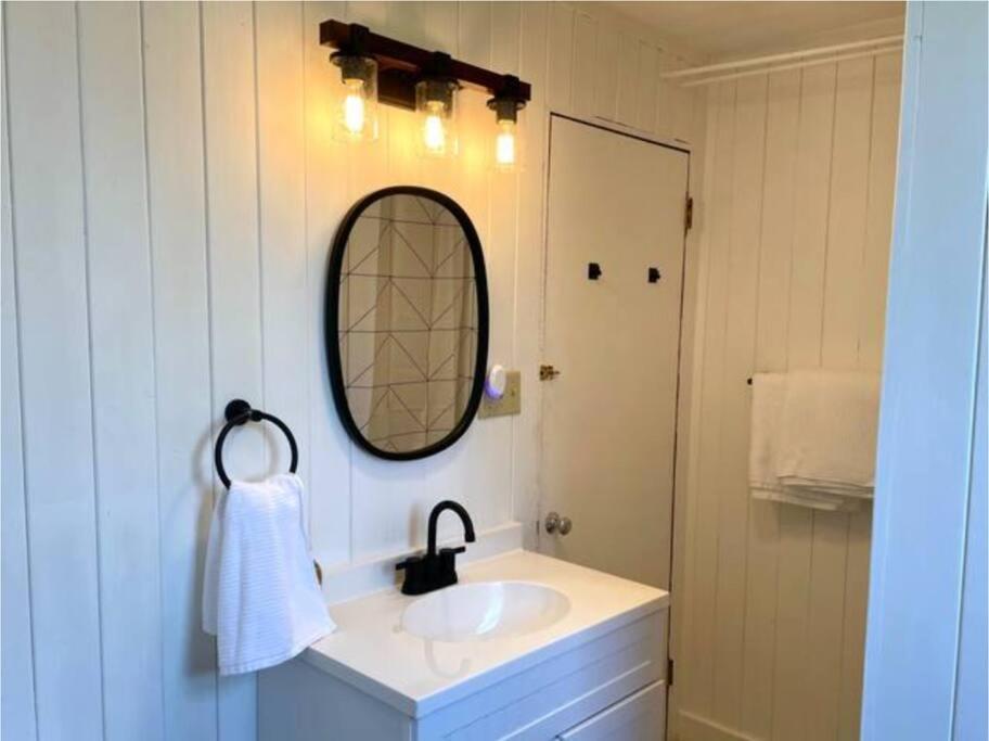 The Barn At Evermore: Riverfront Retreat W/Hot Tub ルーレイ エクステリア 写真