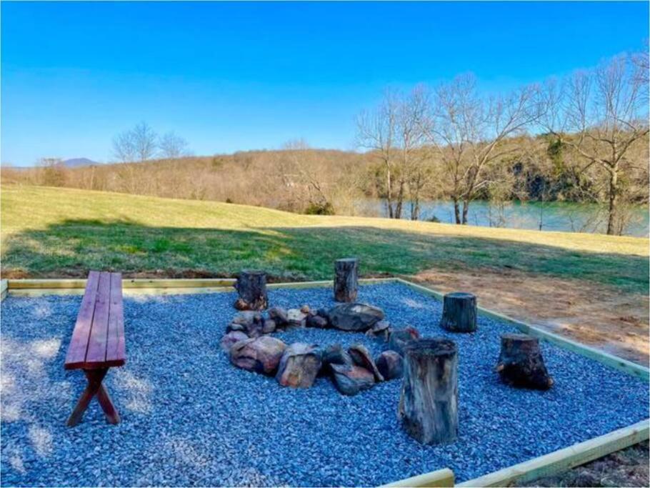 The Barn At Evermore: Riverfront Retreat W/Hot Tub ルーレイ エクステリア 写真